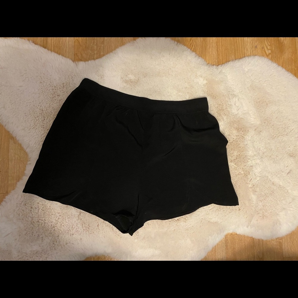 Black Shorts with slits in the front 🖤